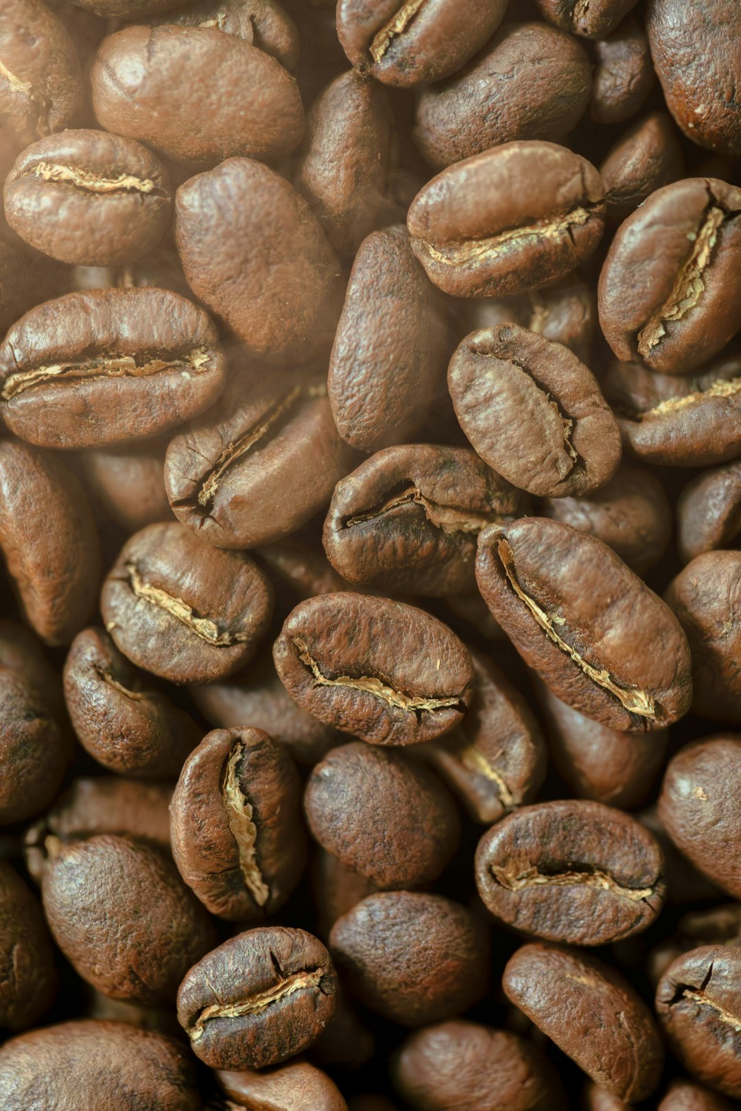 a-pile-of-coffee-beans-sitting-on-top-of-each-other-fuh72rlijh4